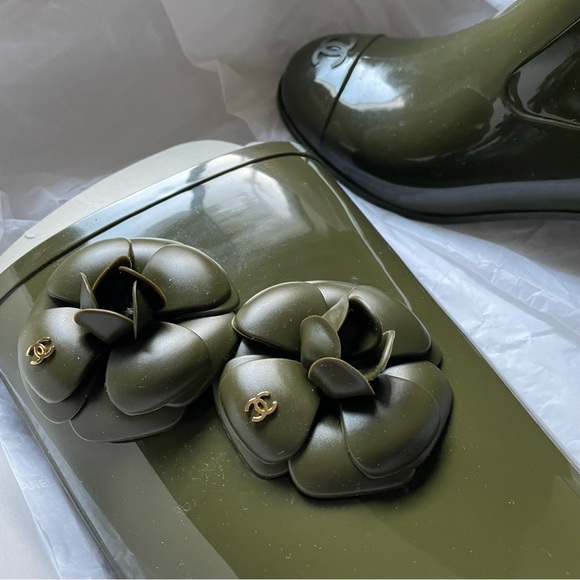 HOST PICK⭐️Authentic Chanel Camellia Flower Rain Boots ❤️ khaki Green 💚 - Picture 7 of 16
